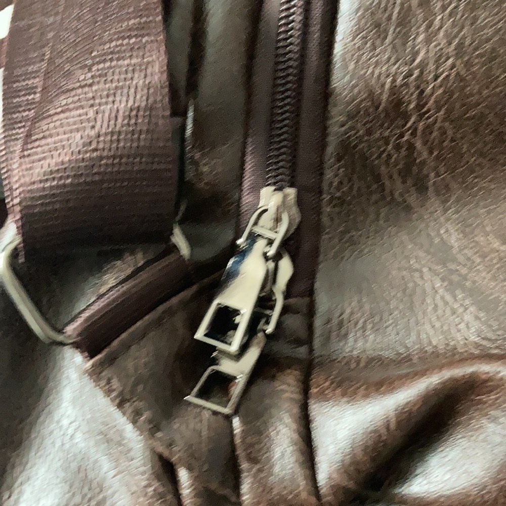 Brown back pack - Picture 2 of 3